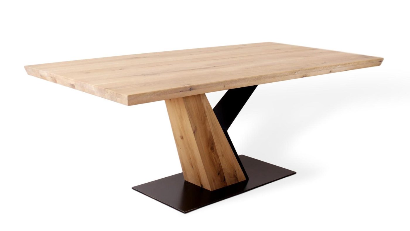 Besonderer Designertisch aus Massivholz Eiche und Metall in besonderem Design