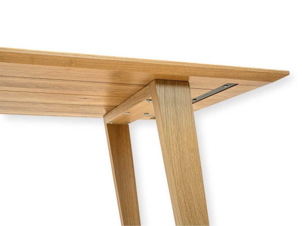 Moderner Esstisch in Skandinavischem Design. Wohnideen aus Massivholz