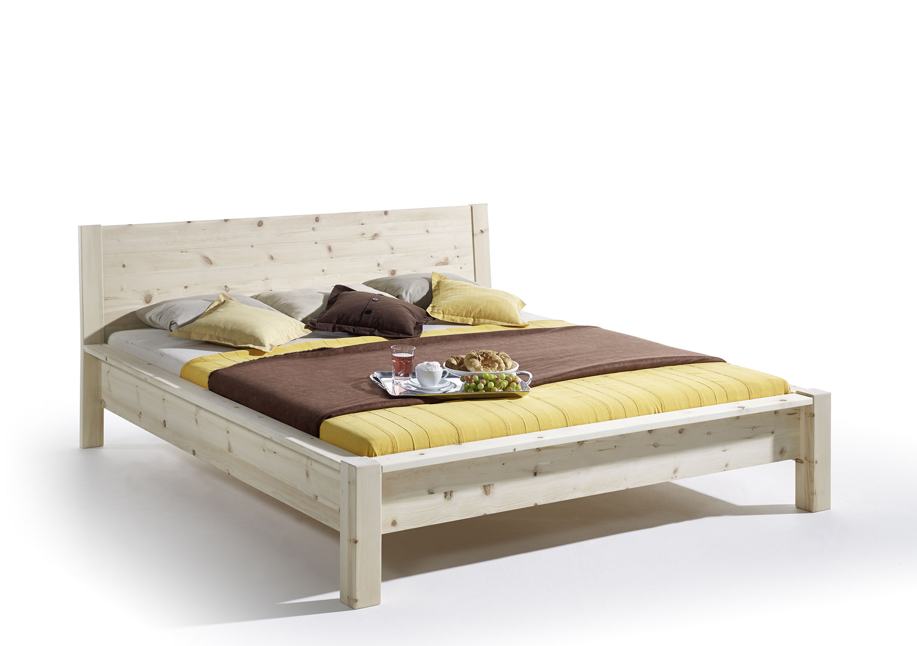 Tolles Bett aus Zirbenholz von bester qualität und günstigen prei