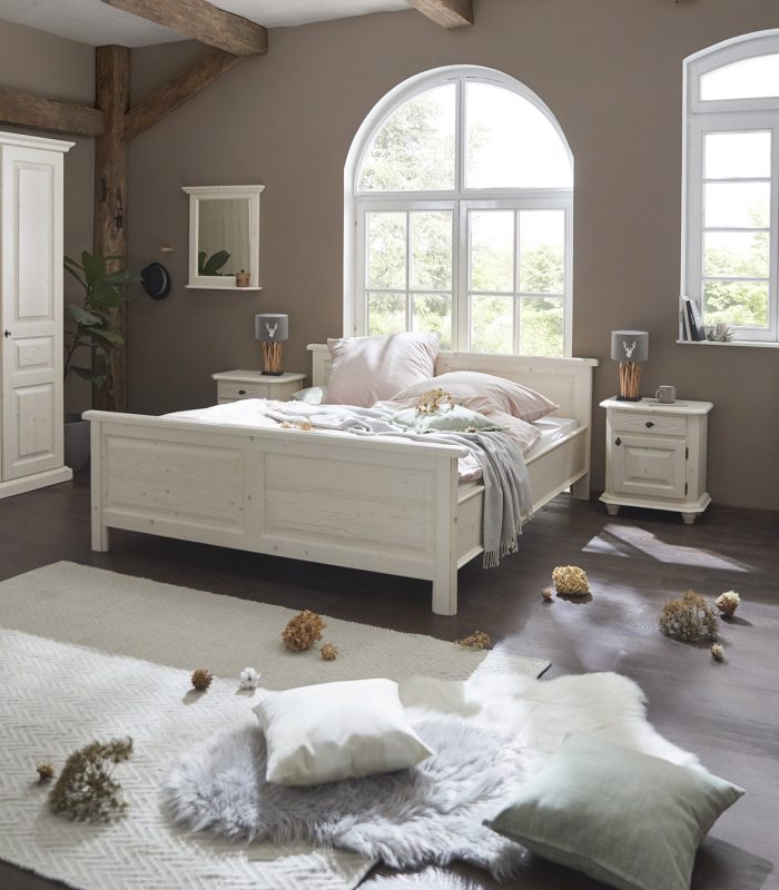 Schlafzimmer im Landhausstil massivholz fichte weiß